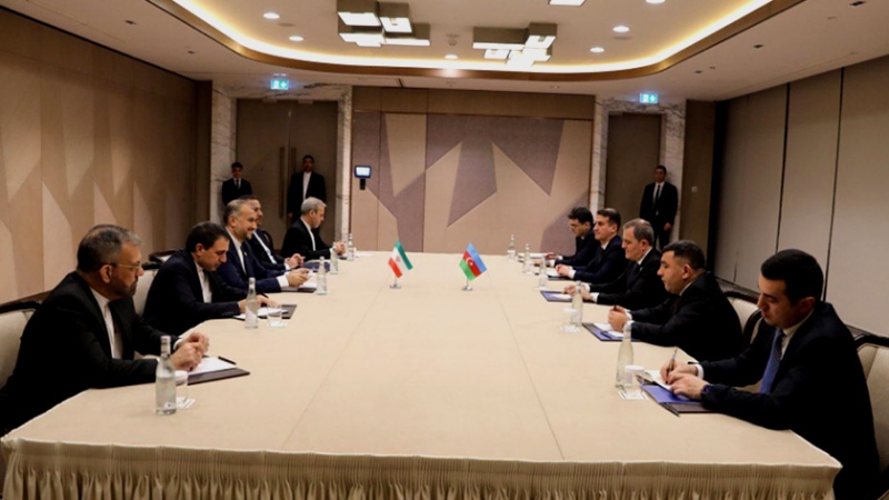 Iranpress: برگزاری نشست وزرای امور خارجه جمهوری اسلامی ایران و جمهوری آذربایجان در تاشکند