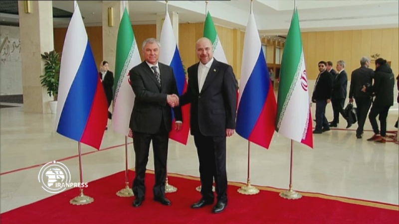 Iranpress: استقبال رسمی قالیباف از رئیس دومای روسیه