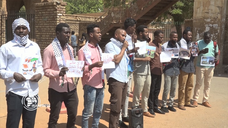 Iranpress:  «نه» دانشجویان سودانی به‌عادی‌سازی روابط با اسرائیل