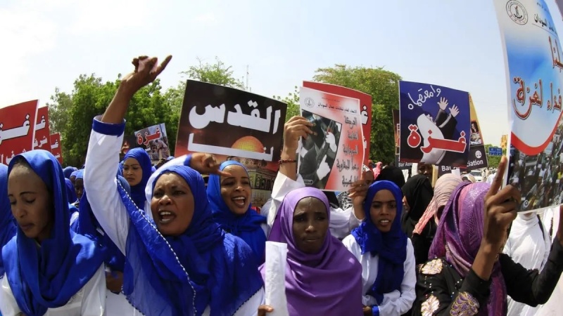 Iranpress:  سودانی ها در مقابل سازش با تل آویو