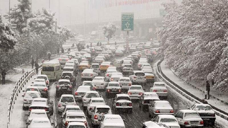 Iranpress: ترافیک سنگین در ۳ بزرگراه تهران/ لزوم خودداری از سفرهای غیرضروری 