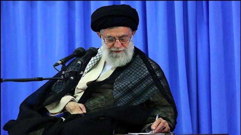 Iranpress: موافقت رهبر انقلاب با عفو و تخفیف مجازات جمع کثیری از متهمان و محکومان