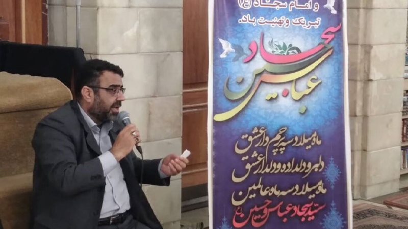 Iranpress: برگزاری شب جشن میلاد امام حسین (ع) در حرم حضرت رقیه (س)