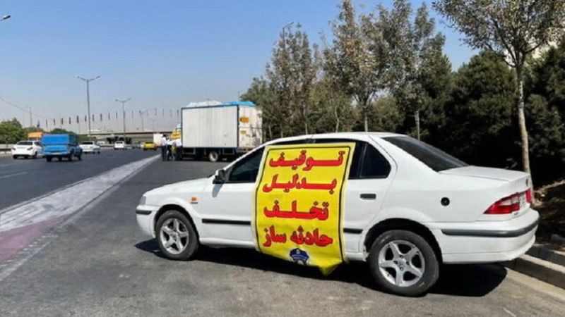 Iranpress: توقیف ساعتی و انتقال به پارکینگ بیش از ۲۸۰۰ خودرو در تهران