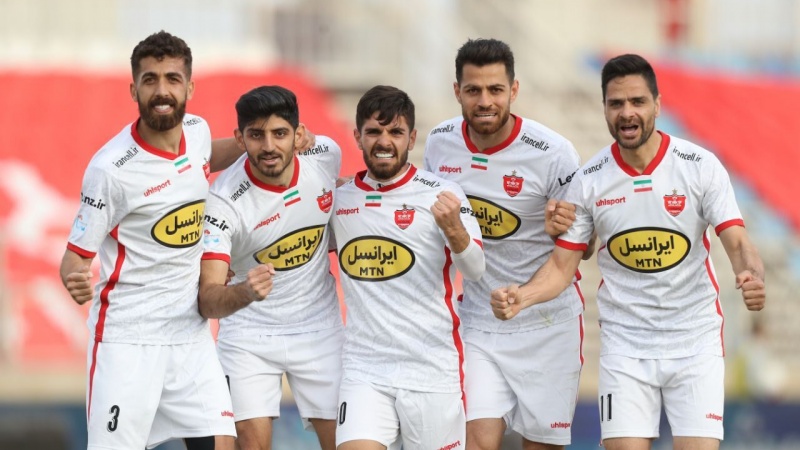 Iranpress: صدرنشینی پرسپولیس با برد مقابل تراکتور