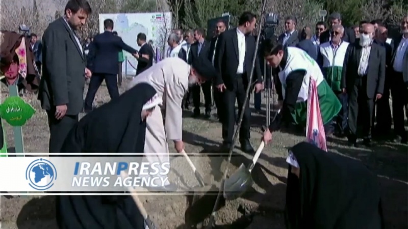 Iranpress: مراسم روز درختکاری باحضور رئیس جمهور| پخش زنده از ایران پرس