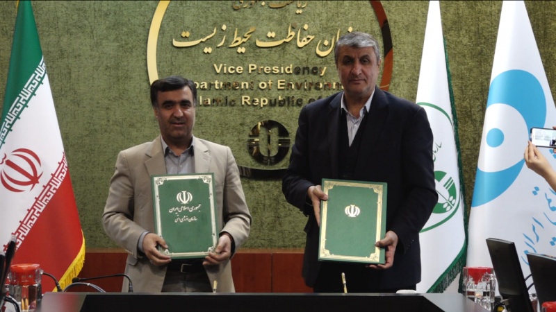 Iranpress: امضای تفاهم‌نامه همکاری سازمان حفاظت محیط زیست و سازمان انرژی اتمی