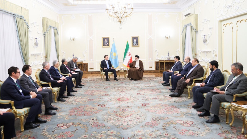 Iranpress: تاکید رئیسی بر ارتقای روابط تجاری ایران و قزاقستان