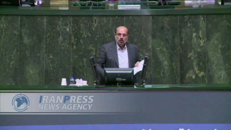 Iranpress: سخنان تند نماینده قزوین خطاب به فاطمی امین: چرا به رئیس جمهور آمار دروغ دادید
