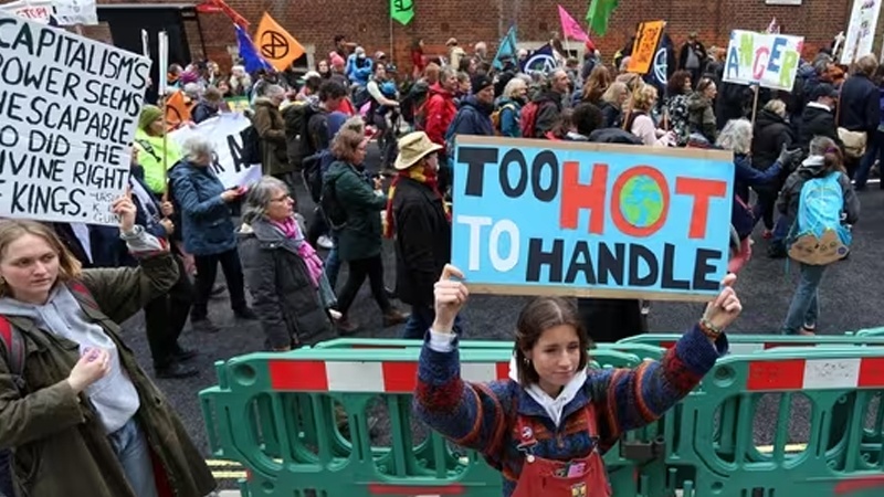 Iranpress: اعتراض به گرمایش زمین و تغییرات آب‌وهوایی در لندن