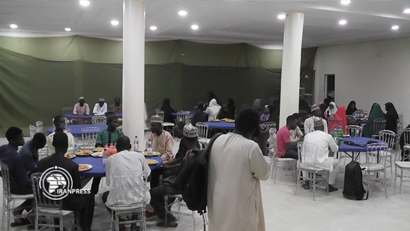 Iranpress: تقدیر از خانواده شهیدان راه مقاومت در نیجریه 
