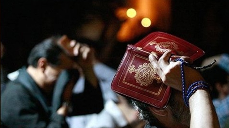 Iranpress: برگزاری آیین احیای سومین شب از شب های پر فضیلت قدر در ایران اسلامی