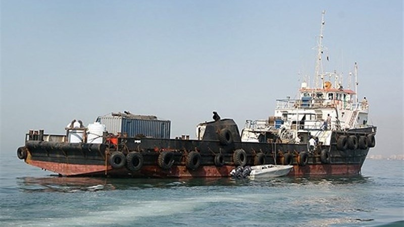 Iranpress: توقیف کشتی خارجی حامل سوخت قاچاق در آبهای خلیج‌فارس