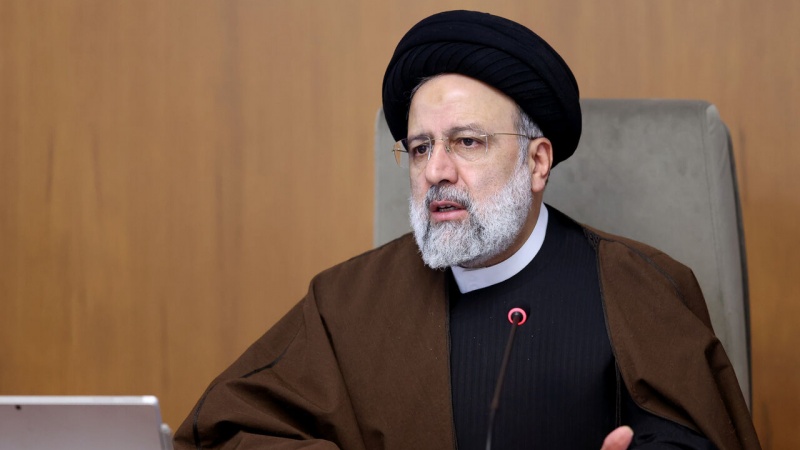 Iranpress: سید ابراهیم رئیسی: ۱۵۰ دستاورد علمی در صنعت هسته‌ای، سند افتخار ملت ایران است