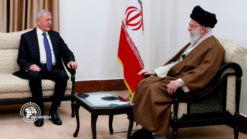 Iranpress: رهبر انقلاب اسلامی در دیدار رئیس‌ جمهور عراق: گسترش همکاری‌های دو جانبه به نفع هر دو کشور است