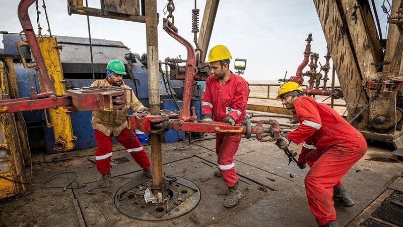 Iranpress: اوپک: تولید روزانه نفت ایران 37 هزار بشکه افزایش یافت
