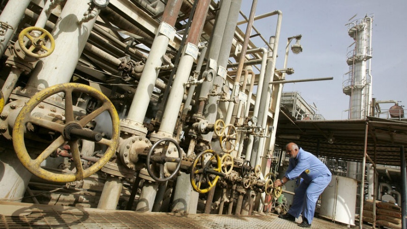 Iranpress: شش کشور عربی تصمیم به کاهش تولید نفت گرفتند