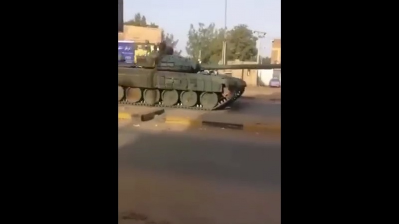 Iranpress: تصاویر حضور تانک‌های ارتش سودان در خیابان‌های خارطوم