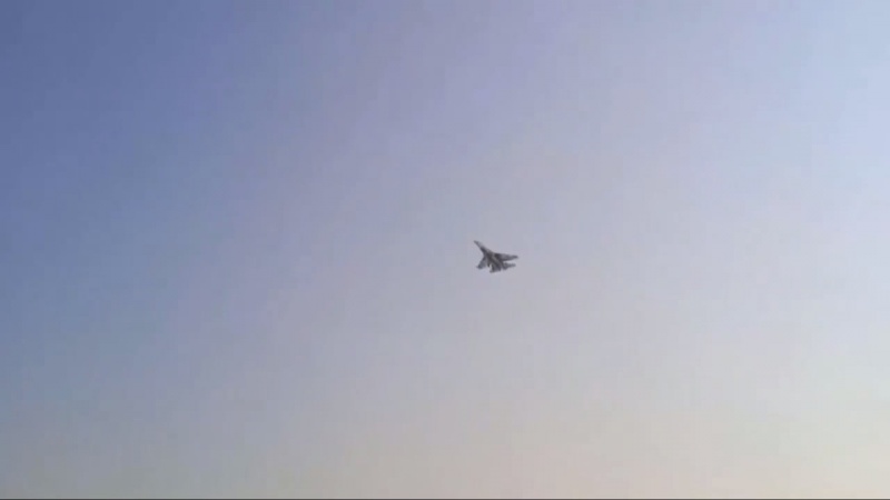Iranpress: انتشار فیلمی از پرواز سوخو-۳۵ در تهران 