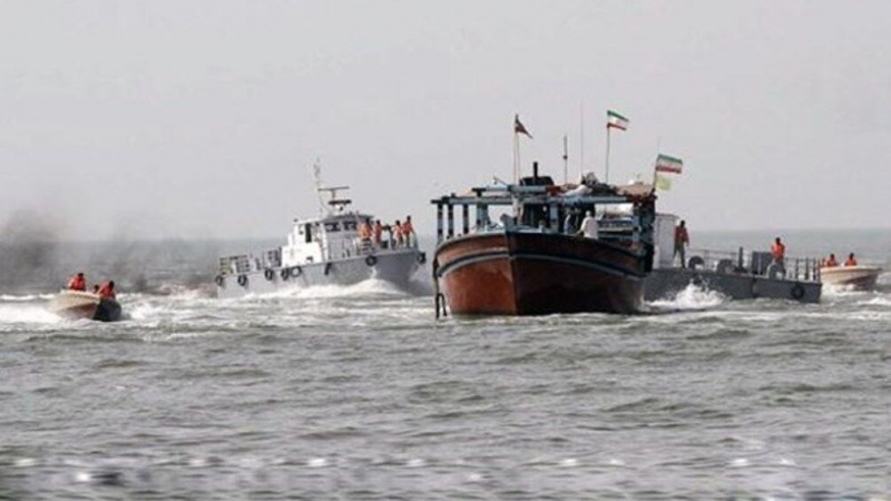 Iranpress: توقیف شناور خارجی حامل بیش از یک میلیون لیتر سوخت قاچاق در خلیج‌فارس