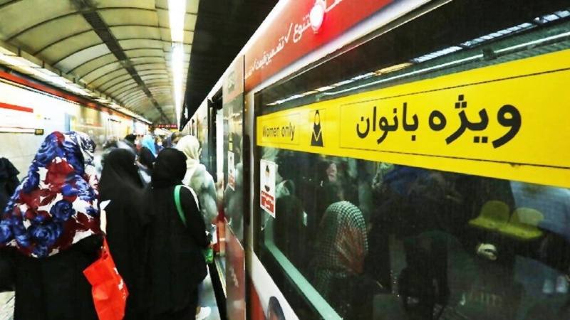 Iranpress: از امروز آغاز شد؛ طرح تذکر لسانی برای حفظ حجاب در مترو تهران