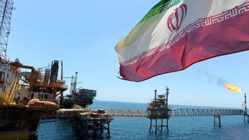 Iranpress: رونمایی از ۱۶ بلوک اکتشافی تازه در صنعت نفت