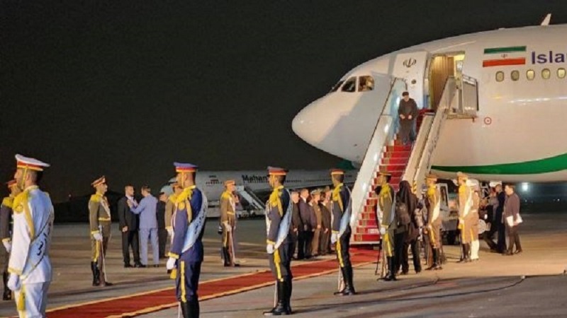 Iranpress:  بازگشت رئیسی به تهران پس از سفر دو روزه به اندونزی