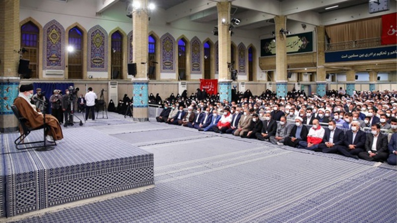 Iranpress:  هدف حج اتحاد امت اسلامی در مقابل کفر، ظلم، استکبار و بت‌های بشری و غیر بشری است