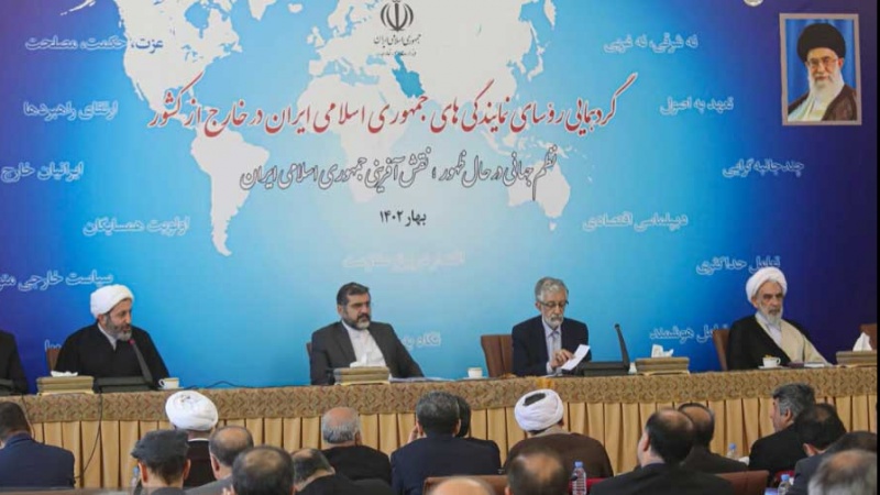 Iranpress: مقام معظم رهبری بر نقش قرارگاهی سازمان فرهنگ و ارتباطات اسلامی تأکید دارند