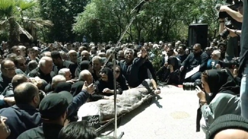 Iranpress: پیکر حسام محمودی بازیگر جوان سینما و تلویزیون به خاک سپرده شد