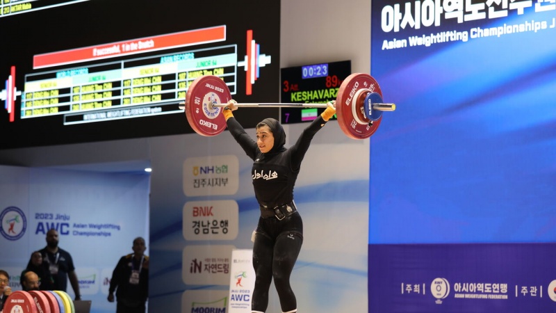 Iranpress: وزنه‌برداری قهرمانی آسیا؛ کسب دو مدال برنز توسط فاطمه کشاورز