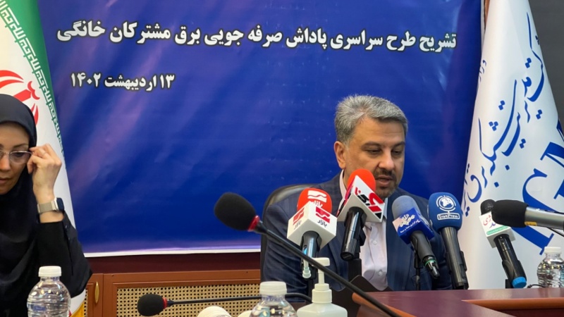 Iranpress: تبادل برق ایران با کشورهای هم مرز خاکی