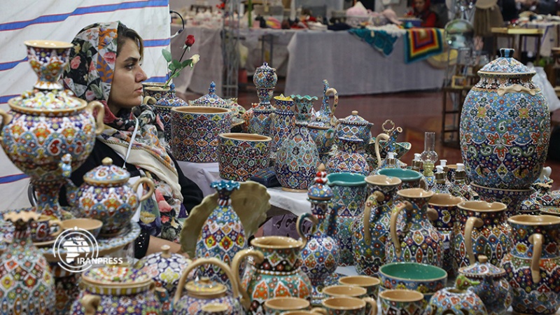 Iranpress: نمایشگاه صنایع‌دستی و اقوام‌ایرانی در اصفهان