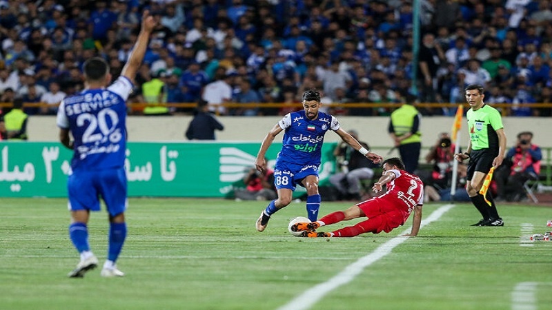 Iranpress: فینال جام حذفی فوتبال، پایان نیمه نخست با برتری پرسپولیس مقابل استقلال 
