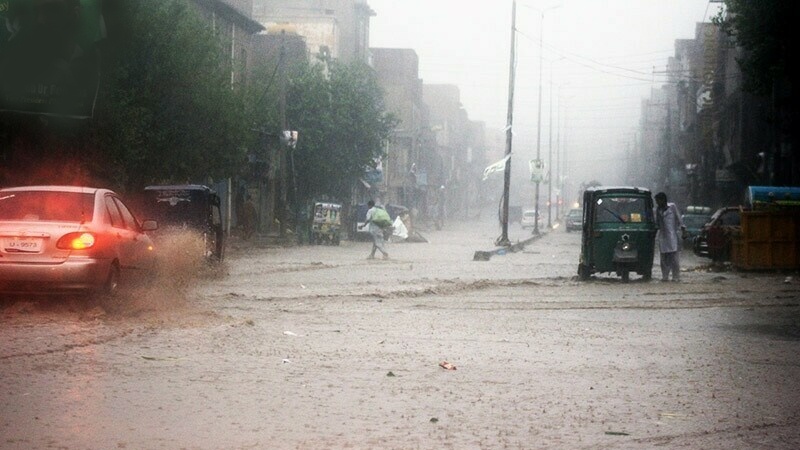 Iranpress: طوفان در ایالت خیبرپختونخواه پاکستان با ده‌ها کشته و زخمی