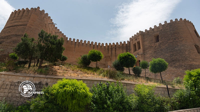 Iranpress:  قلعه فلک‌افلاک؛ نماد تمدنی و گردشگری لرستان 