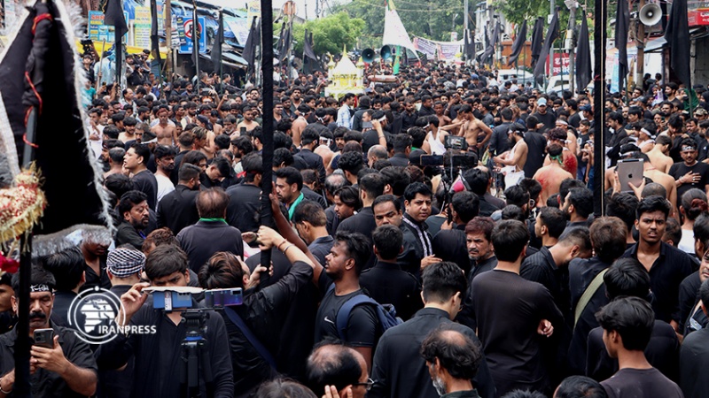 Iranpress: عزاداری و راهپیمایی روز عاشورا در دهلی‌نو 