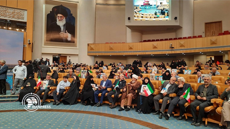 Iranpress: برگزاری مراسم بزرگداشت شهدای مدافع حرم در تهران